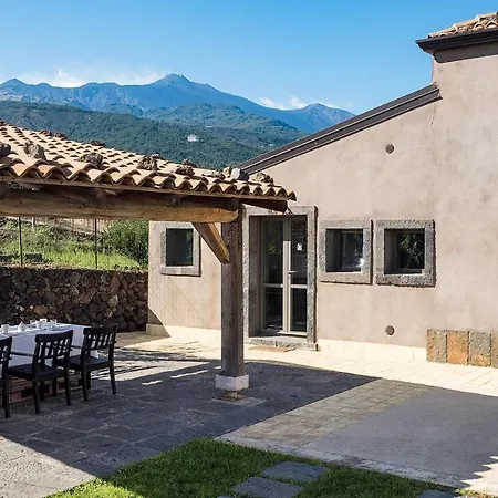 Sleeps 5 Pool Air Con Wifi
